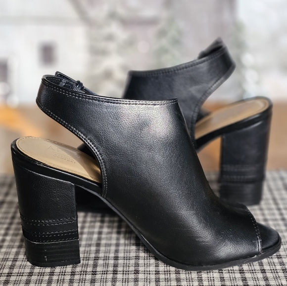 Apt. 9 chunky black open toed heel. Woman's size 9. - Picture 5 of 10